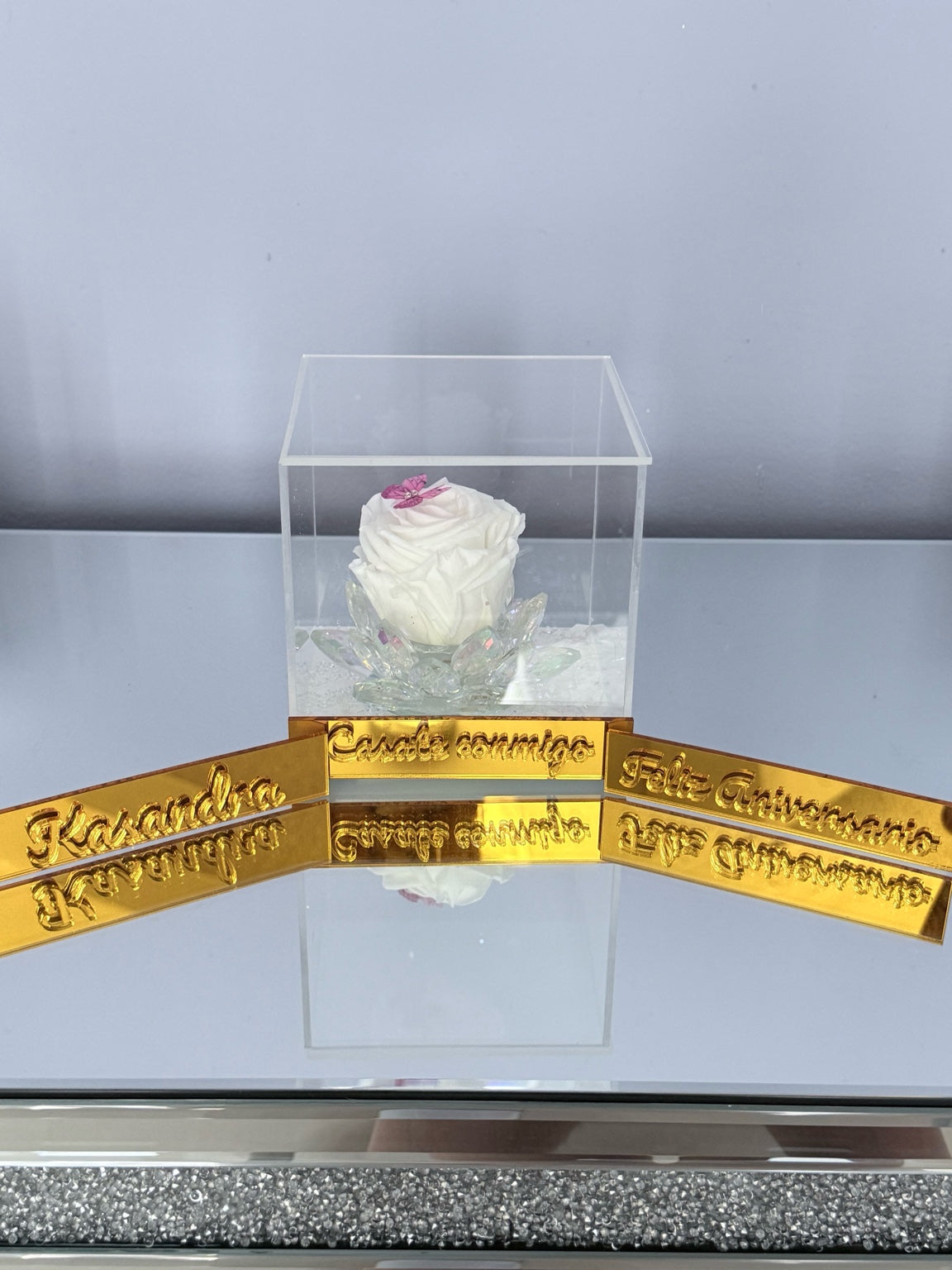 1 Rosa Preservada en caja acrílica Deluxe Personalizada